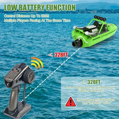 Fernsteuerung und grünes Spielzeugboot mit niedriger Batteriewarnung.