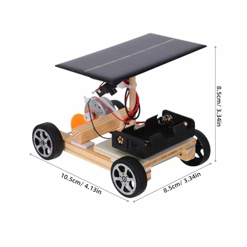 Kleines Solarauto mit Holzrahmen und Solarpanel